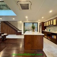 Biệt Thự Sân Vườn Mới, Có Hồ Bơi Ngoài Trời Cho Thuê Ở Tây Hồ Rộng 300M2 Thiết Kế Đẹp