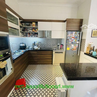 Biệt Thự Tuyệt Vời Có Hồ Bơi, Sân Vườn Đẹp Ở Tây Hồ, Hà Nội Cho Thuê, Xe Cộ Thoải Mái Gần Hồ Tây