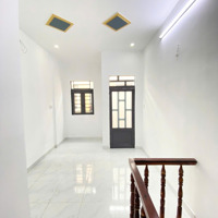 Bán Nhà Mới Xây Cách Chợ Mỹ Hạnh 100M Dối Diện Tiệm Nướng Lạ