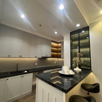 Cho Thuê Căn Góc 3 Phòng Ngủ Sáng Tại Royal City Tầng Trung Hướng Mát View Thoáng !