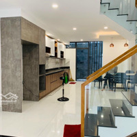 Bán Nhàhẽm Xe Hơilê Thin Riêng, Bến Thành, Q1. Dt: 4,2X25M, 3 Lầu. Khu Vực Trung Tâm Quận 1. Bán 24 Tỷ