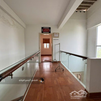 Mới Xuất Hiện!!!Hẽm Xe Hơi6M Cmt8, Quận 3 |Diện Tích5,5X18,6M | 5Tst - Hướng Đông Nam - Chỉ 24,5 Tỷ.