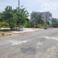 Cần bán 3 nền đất biệt thự 10x20m tại KDC Đông Dương, P Phú Hữu, giá từ 33tr/m2