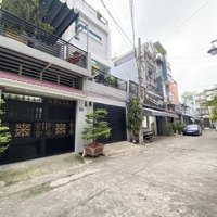 Bán Gấp Nhà Trần Quý, P.7, Quận 11. Giá Bán 2Tỷ950.Diện Tích50M2. Đang Có Hđ Thuê 17 Triệu/Th. Shrhẽm Xe Hơilh Ngay