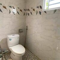 CHO THUÊ NHÀ 5X20M – một trệt, 1 gác gỗ; mới sơn sữa đẹp, thoáng sạch, có sân để xe.