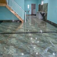 CHO THUÊ NHÀ 5X20M – một trệt, 1 gác gỗ; mới sơn sữa đẹp, thoáng sạch, có sân để xe.