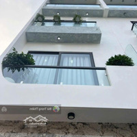 Bán Nhà Đối Diệntrung Tâm Thương Mạiaeon Long Biên, Full Nội Thất Gần 40M2 Giá Bán 5.8 Tỷ