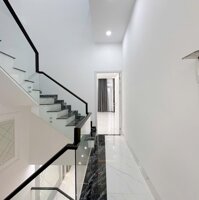 CHO THUÊ NHÀ 2 LẦU NỘI THẤT ĐẸP KDC HỒNG LOAN 6A