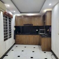 Cho thuê nhà Ở HỘ GIA ĐÌNH ngõ 181 Giáp Bát, 35m2, 5 tầng, 3 ngủ, 4 vệ sinh, 12 Triệu