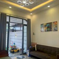 NHÀ MỚI CÓ SÂN ĐẬU Ô TÔ NGANG HỒ BƠI KHU DÂN CƯ HOÀNG HẢO VĨNH LONG