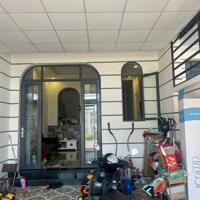 NHÀ MỚI CÓ SÂN ĐẬU Ô TÔ NGANG HỒ BƠI KHU DÂN CƯ HOÀNG HẢO VĨNH LONG