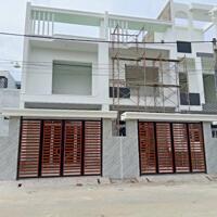 Nhà mới xây sổ riêng hoàn công 3.75 tỷ/100 m2,, đường nhựa 7 m