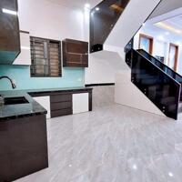 Nhà mới xây sổ riêng hoàn công 3.75 tỷ/100 m2,, đường nhựa 7 m