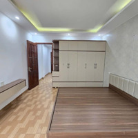 Bán Nhà Dân Xây Ngô Gia Tự, Long Biên 50M2 X 4 Tầng, Nội Thất Mới, Ở Sướng.
