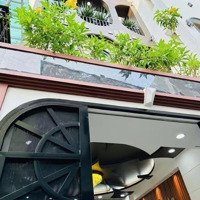 Nhà Đẹp Ngay Chợ 200 Chỉ 2.7 Tỷ!!! Xây 1 Trệt 2 Lầu 46M2 Đường Đoàn Văn Bơ, Quận 4. Sổ Sẵn
