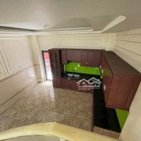 Nhà Đường Bạch Đằng, P. 15, Q. Bình Thạnh.diện Tích86M2 (5,5M X 15,6M) Giá Bán 3.6 Tỷ. Cho Thuê 35 Triệu/Th