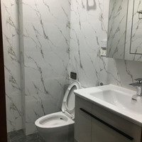 Cho Thuê Tòa Nhà 8 Tầng Thang Máy Ngõ 34 Nguyên Hồng, Đông Đa. Diện Tích: 80M2, Phòng Cháy Đầy Đủ, Nhà Mới