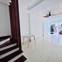 Giảm Sâu Bán Nhà Phân Lô, Đường 8M. Quận Cầu Giấy