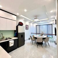 Bán nhà Bồ Đề - Long Biên. Ngay cầu Chương Dương. 3p sang phố Cổ. 31m x 6T. Lh 0965858116