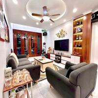 Bán nhà Bồ Đề - Long Biên. Ngay cầu Chương Dương. 3p sang phố Cổ. 31m x 6T. Lh 0965858116