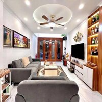 Bán nhà Bồ Đề - Long Biên. Ngay cầu Chương Dương. 3p sang phố Cổ. 31m x 6T. Lh 0965858116