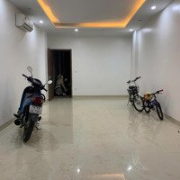 Cho Thuê Nhà Mặt Phố Trần Quốc Hoàn,Diện Tích50M,Mặt Tiền4M, 3 Tầng, Thông Sàn, Lô Góc, Thang Máy, Kd