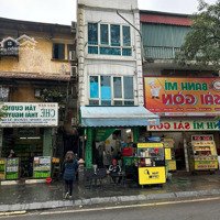 Cho Thuê 3 Ngủ - 3 Phòng Riêng Biệt (3 Tầng), Đối Diện Cổng Công Viên Thống Nhất
