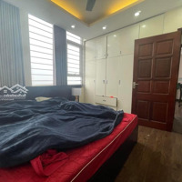 Hiếm! Bán Căn Hộ Tập Thể Mặt Phố Phạm Ngọc Thạch - 3.9 Tỷ -Diện Tích93M2 - 2 Phòng Ngủ 1 Vệ Sinhfull Nội Thất Cao Cấp