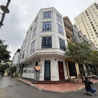 Bán Gấp Nhà Nguyễn Hữu Thọ Sổ Đỏ Phân Lô Đẹp Vị Trí Đi Lại Thuận Tiện 50M Giá Bán 13.7 Tỷ.