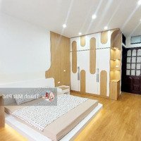 Bán Nhà Ngô Gia Tự, Long Biên 40M2, 5T 5.85 Tỷ. Hiếm! Nhà Đẹp, Ở Ngay, 10M Oto Tránh