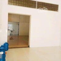 Chủ Đi Nước Ngoài Cho Thuê Nhà Mặt Tiền Đường Ngã Tư 550