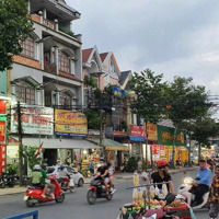 Góc 2 Mặt Tiền Kinh Doanh Nhà 2 Lầu Hoàn Công Gần Siêu Thị Bigc Dĩ An.liên Hệ :0975339699