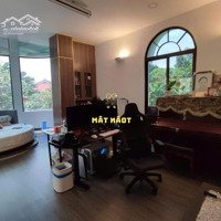 Cho Thuê Vila Hồ Bơi Sang Trọng Khu Thảo Điền