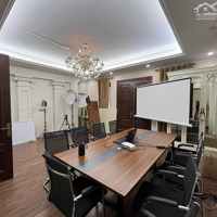 Cho Thuê Biệt Thự 198M2 X 3,5 Tầng, Full Nội Thất, Thang Máy. Văn Phòng Or Nhà Hàng, Phạm Văn Đồng