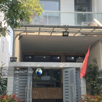 Văn Phòng Tầng 2 - 40M2 Vạn Phúc City, Sàn Trống, Có Ban Công Thoáng, Thang Máy Máy Lạnh, Hầm Xe.