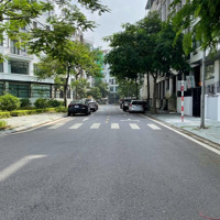 Bán Đất Phân Lô Thạch Bàn Cổ Linh, Sát Đường Cổ Linh, Gần Aeon Mal, Mặt Vườn Hoa,100M Mt7M,21 Tỷ Dư