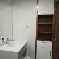 Bán Gấp Căn 2 Phòng Ngủ 82M2, Giá Bán 6,3 Tỷ, Đầy Đủ Nội Thất Ở Ngay, Có Sổ Đỏ