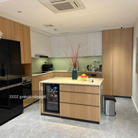 Hoàng 3333 Giá Thật. Bán Căn Hộ 99M2 Tại Royal City, 2 Phòng Ngủ 2 Vệ Sinh Ban Công Đông Nam, Đầy Đủ Nội Thất