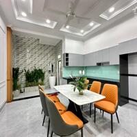 Nhà Phố Cách Thủ Đức 7km .2 Lầu 4PN - Đầy Đủ Nội Thất
