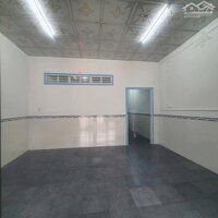 BÁN NHÀ CÓ SÂN ĐẬU Ô TÔ KHU DÂN CƯ HOÀNG HẢO VĨNH LONG