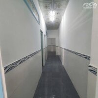 BÁN NHÀ CÓ SÂN ĐẬU Ô TÔ KHU DÂN CƯ HOÀNG HẢO VĨNH LONG