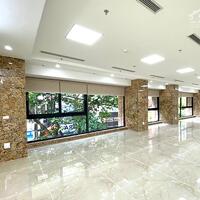 Cho Thuê Tòa Văn Phòng 10 Tầng Mặt Phố Hoàng Ngân, DT 420m2, MT 14m.Vị Trí Lô Góc. Giá 700tr/th