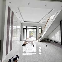 CHỦ NGỘP NGÂN HÀNG BÁN GẤP NHÀ 2 LẦU SHR GIÁP PHƯỜNG TÂN PHONG
