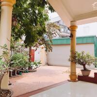 Cho thuê BT sân Vườn tại Bát khối Thạch Bàn Long Biên, S: 380m full nội thất, Giá thuê: 19tr/th, LH 0946204597.