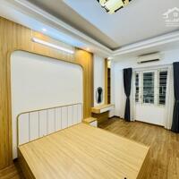 Bán nhà sát vách Mai Anh Tuấn, quận Đống Đa, chỉ 7.99 tỷ, sát hồ, ở cực thích