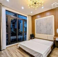 Nhà Đẹp Ngõ Ô Tô Nguyễn Phúc Lai, Đống Đa 43m, 4 tầng, mt 4m, giá 15.8 tỷ.