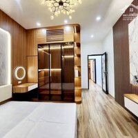 Nhà Đẹp Ngõ Ô Tô Nguyễn Phúc Lai, Đống Đa 43m, 4 tầng, mt 4m, giá 15.8 tỷ.