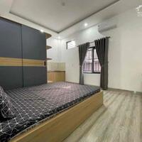 Bán căn hộ trung tâm phố biển Ngũ Hành Sơn. Căn hộ 4 tầng cộng thêm 1 lững. Tổng có 11 phòng, full nội thất.