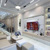 Chỉ Với 3Tỉ950 Sở Hữu Ngay Nhà Nguyễn Thiện Thuật Quận 3 .Gần Chợ Bàn Cờ . 81M2 (4,5 *18). Sổ Sẵn .