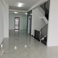 Cho Thuê Kdc Him Lam Q7 Dt: 5X20M Giá Thuê: 60 Triệu/Tháng Vị Trí Nằm Trên Đường D4 Liên Hệ: 0932041111 Dân